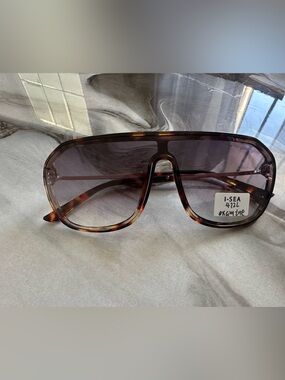 Oversized Tortoiseshell Shield Sunglasses - Brown Gradient